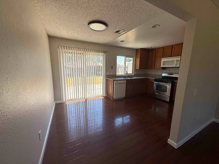 1 Deertree Ct — Photo 16