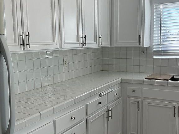 2nd image of 13543 Moorpark St APT 17
