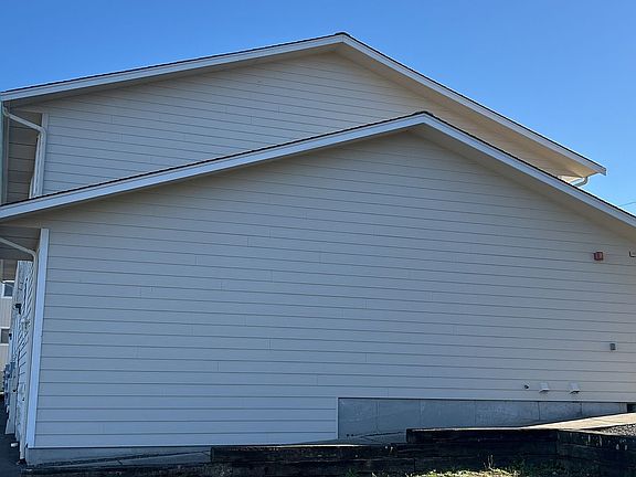 2nd image of 1023 E 2nd St #12
