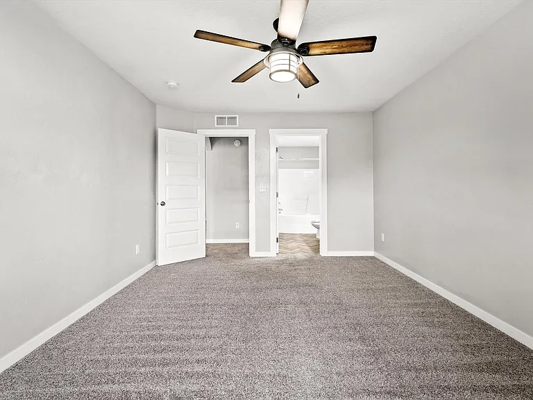 735 SW Huebert St — Photo 13