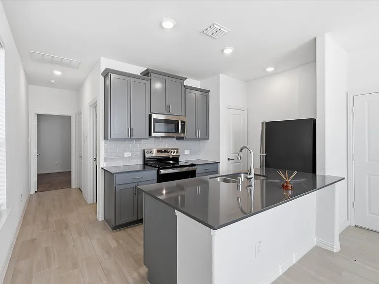 8316 Catalpa Ln — Photo 12
