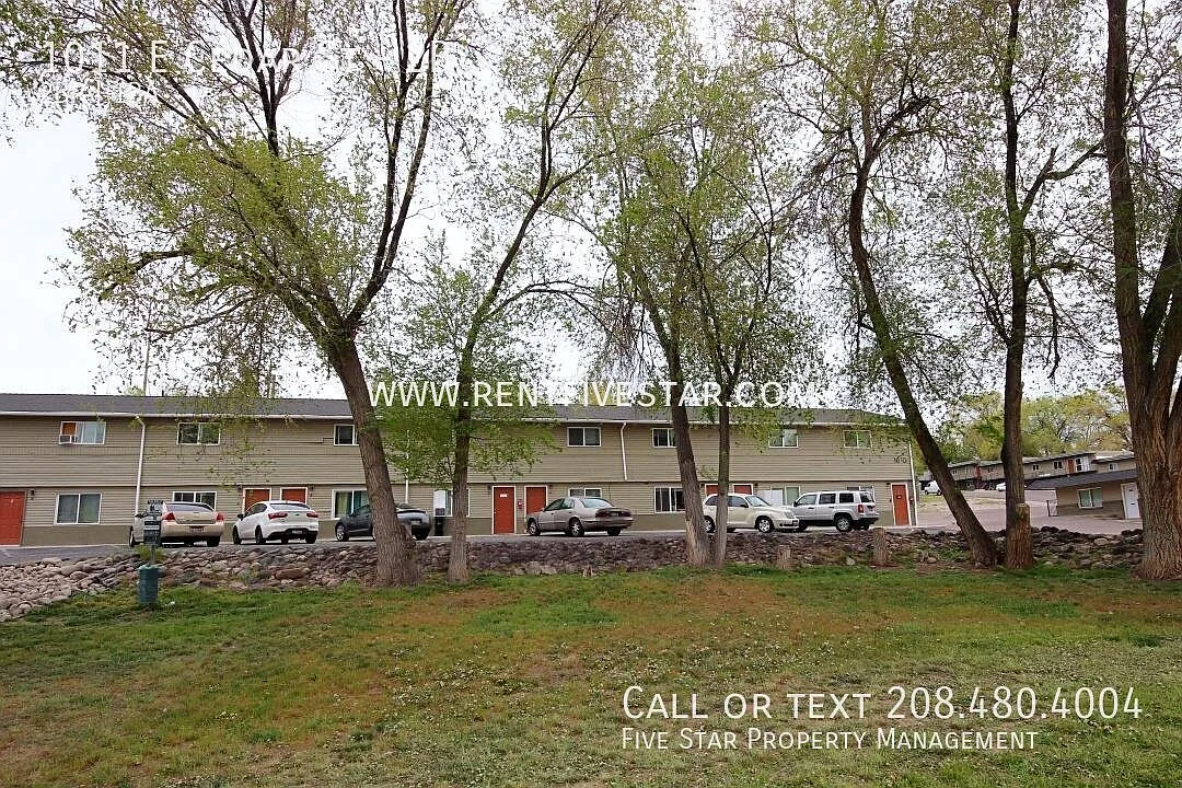 2 Bedroom Apartment with Google Fiber, Remodeled Summer 2026! — Photo 3