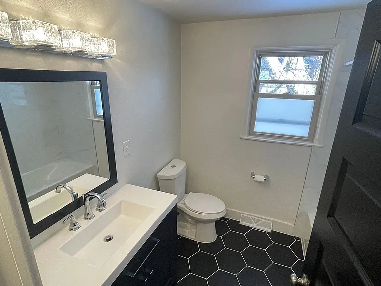 2740 W Elizabeth St — Photo 14