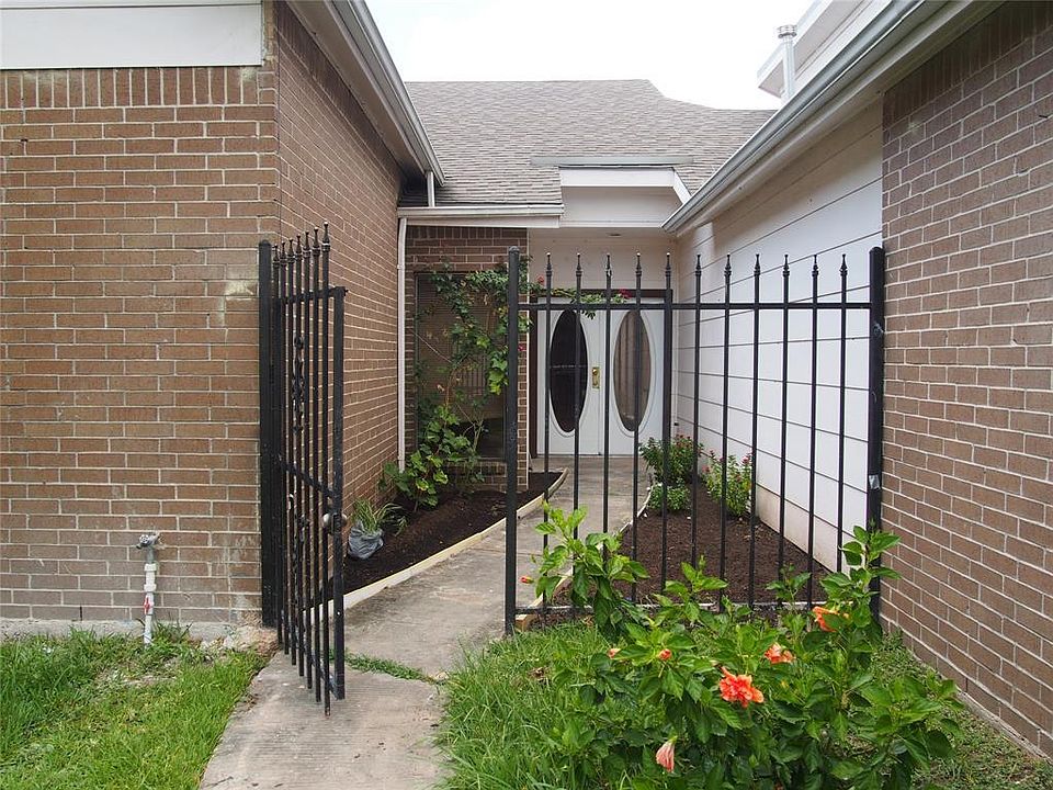 1st image of 526 Meadow Knoll Dr