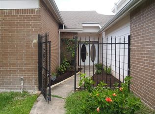 526 Meadow Knoll Dr, Stafford, TX 77477