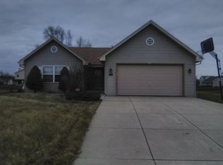1075 E Connie Ln #1, Oak Creek, WI 53154