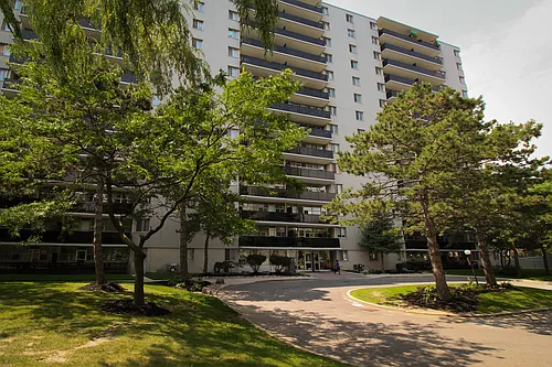 1840 Bloor St Photo 1