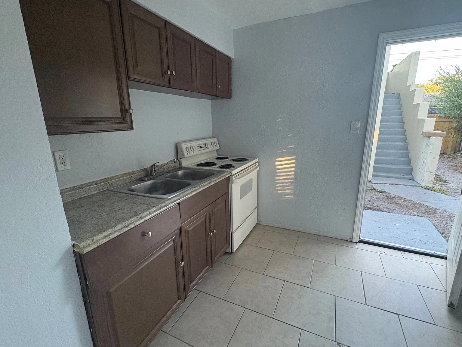 2 bed, 650 sqft, $1,250 — Photo 3