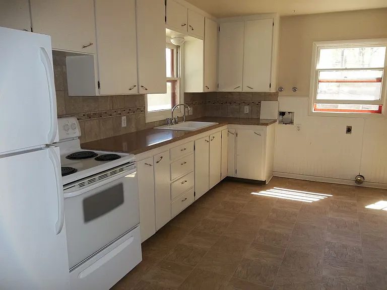 234 N Sherwood St — Photo 2