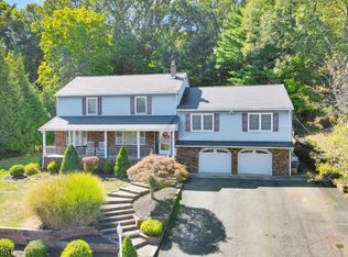 33 Hillside Dr, North Haledon Boro, NJ 07508