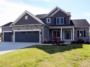 5692 Shadow Ridge Cir NW, North Canton, OH 44720