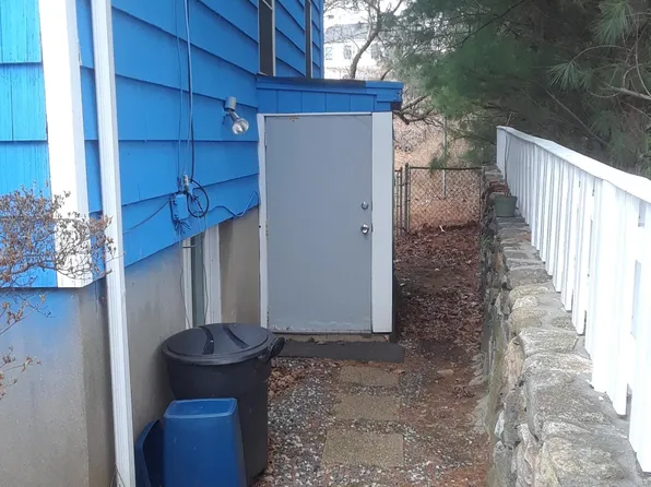 9 Carleton St, Greenwich, CT 06830