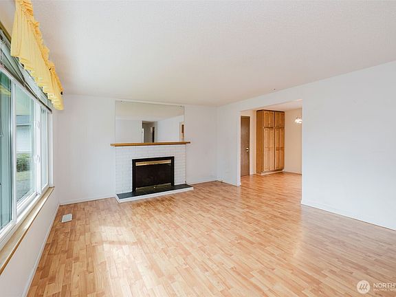 3rd image of 2062 SE Beech Court