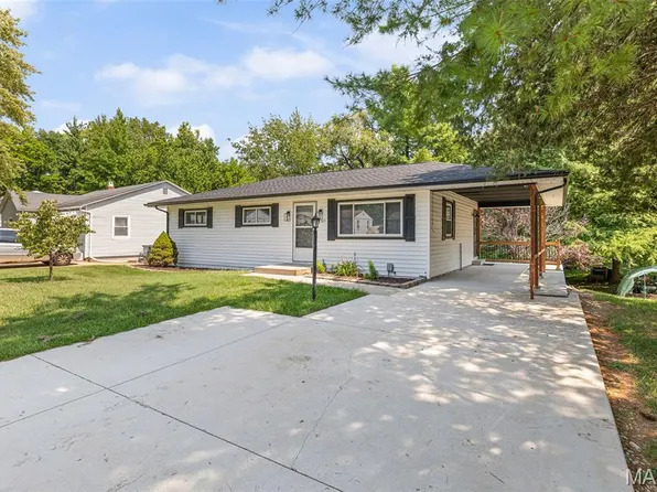 305 Roselawn Ave, Fairview Heights, IL 62208