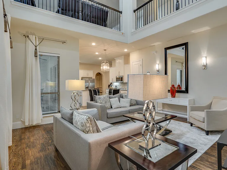 625 Surrey Ln — Photo 8