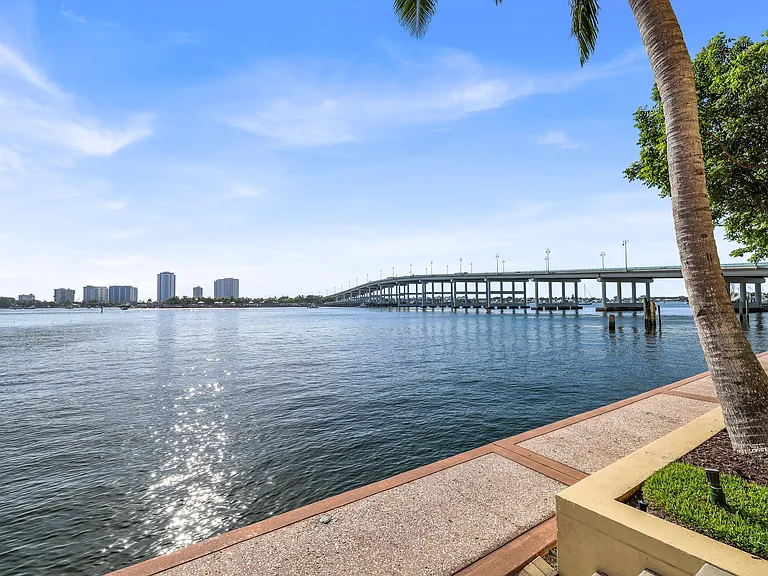 2650 Lake Shore Dr #1202 — Photo 36