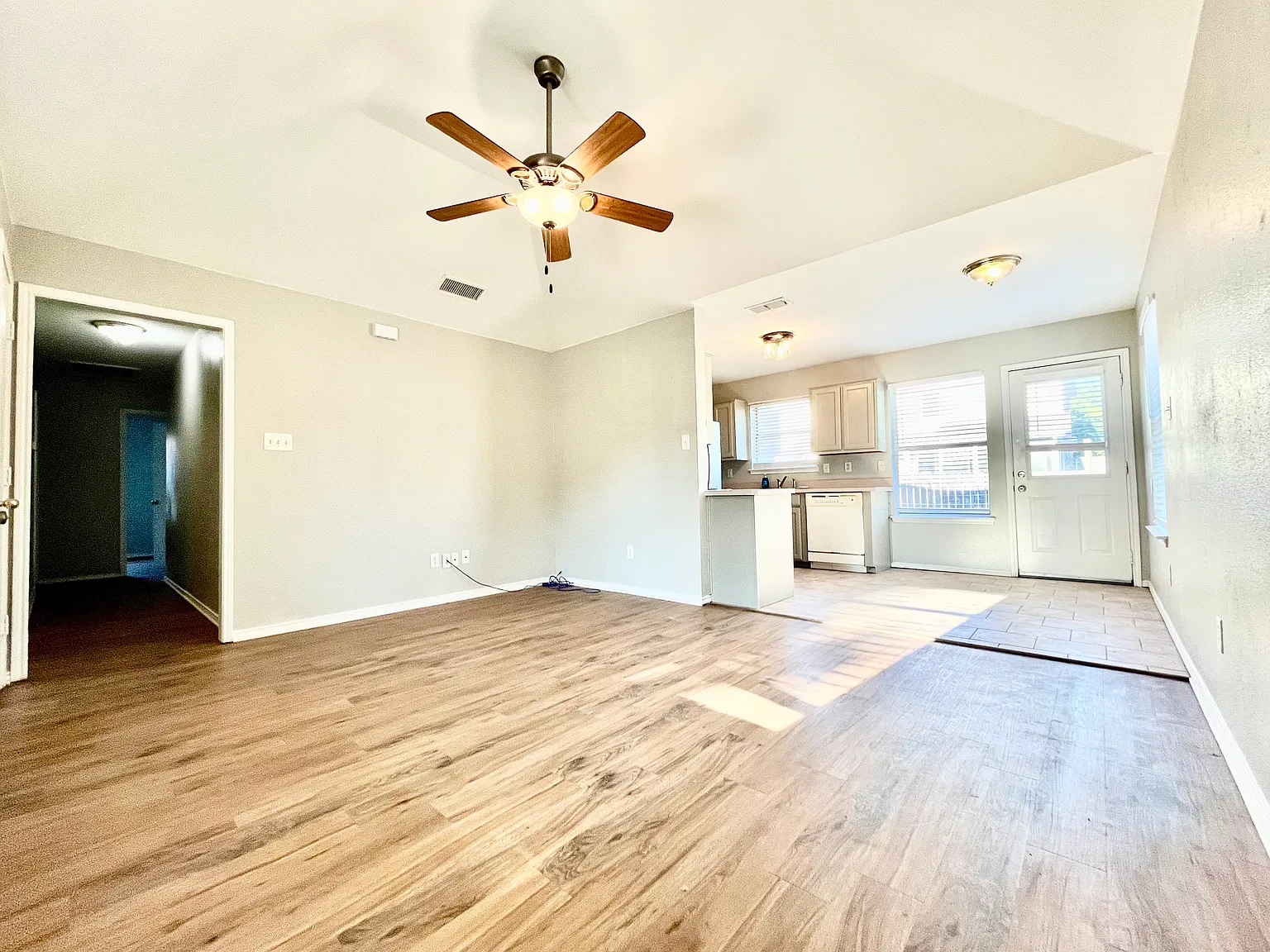 124 Stewart Bend Ct — Photo 4