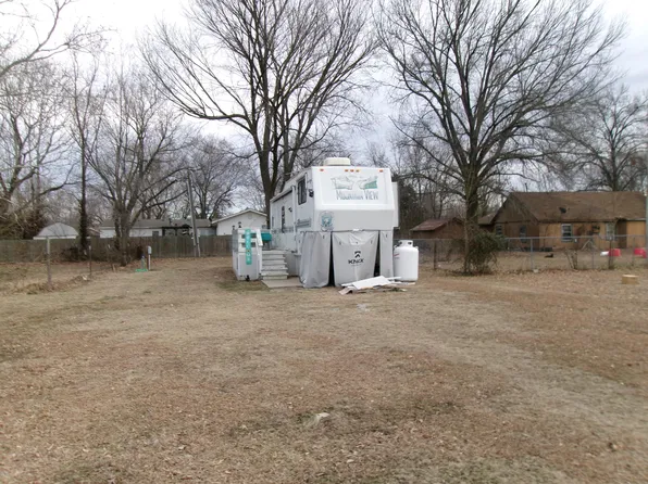 104 S Maple #S, Wyandotte, OK 74370