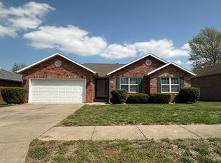 626 S Hazelnut Ave, Springfield, MO 65802