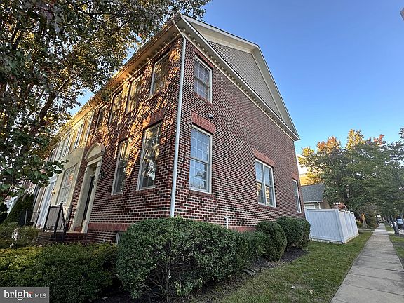 5th image of 615 Pleasant Dr