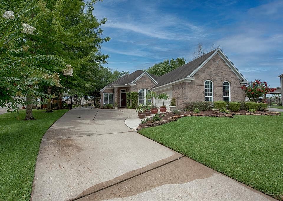 Stunning lakefront home located in a quiet neighborhood close to fantastic shopping, schools and restaurants.