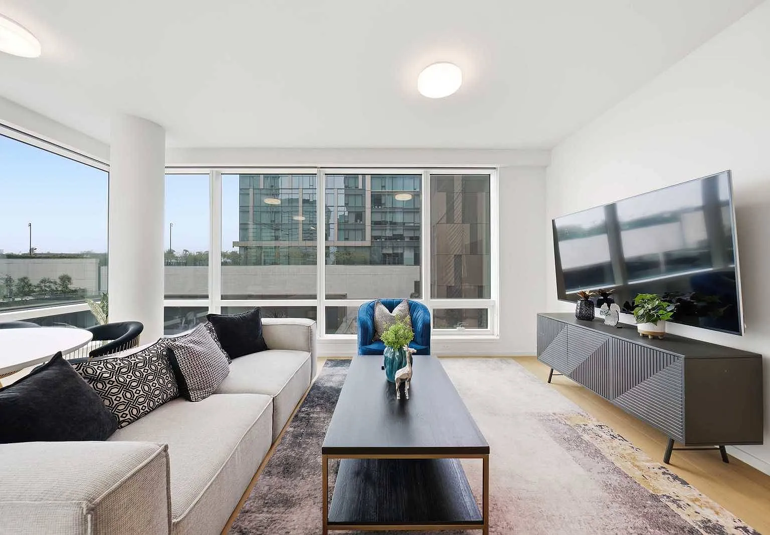1 bed, 972 sqft, $5,500 — Photo 3