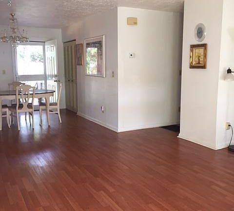 4th image of 464 Arricola Ave