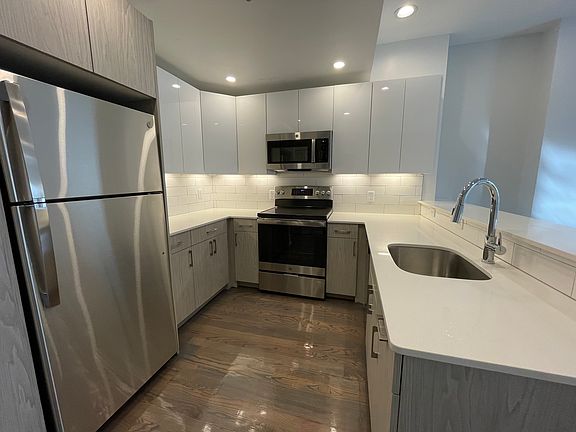 2nd image of 1406 Beacon St #6