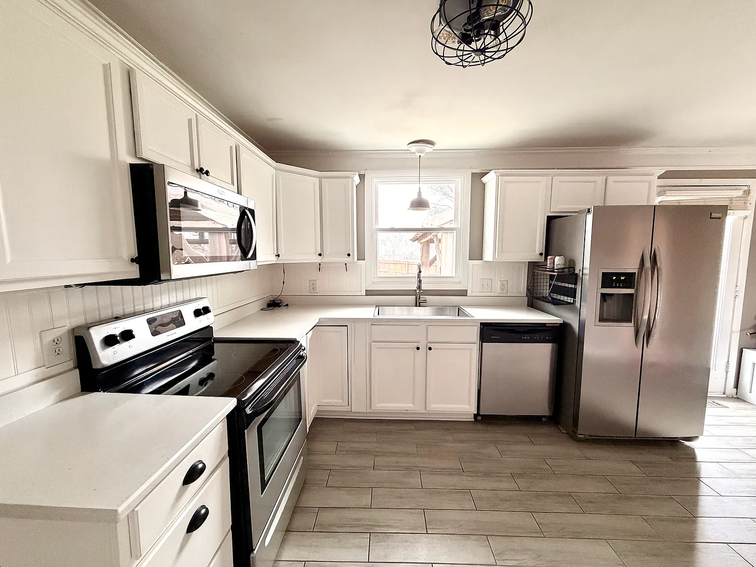 3 bed, 1350 sqft, $2,150 — Photo 2