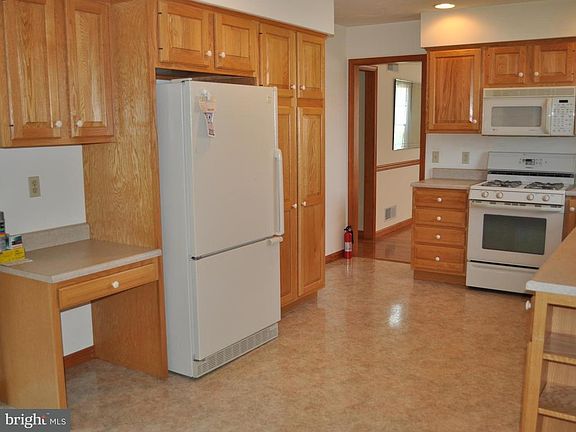 5th image of 88 Dakota Dr