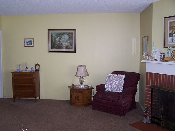 5th image of 1862 Elaine St