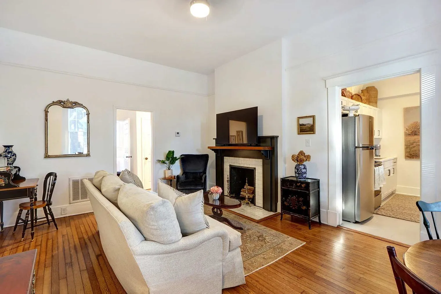 6 bed, 4.0 bath, $10,848 — Photo 1