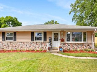 10818 W Harvest Ln, Milwaukee, WI 53225
