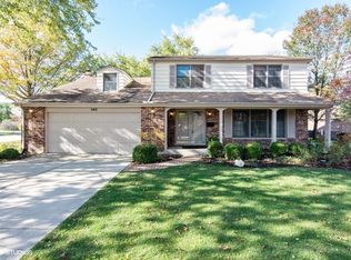 846 N Crestview Dr, Palatine, IL 60067