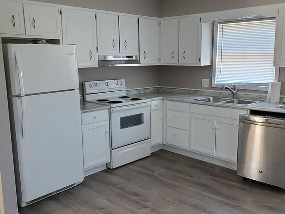 5th image of 2922 Montgomery St