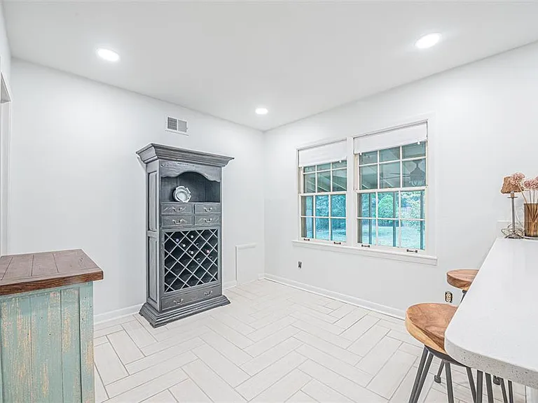 1639 Ivy Rd — Photo 16