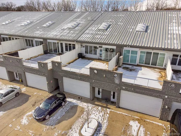 43 Sea Ray Blvd, Harrison Township, MI 48045