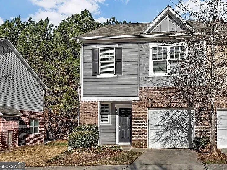3 bed, 2.5 bath, 1589 sqft, $1,795 — Photo 1