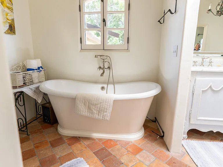 1146 N Fairview Ave — Photo 28