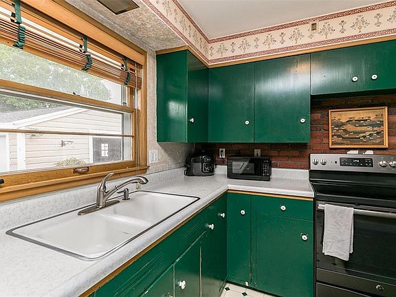 4th image of 1315 Karen Dr SE