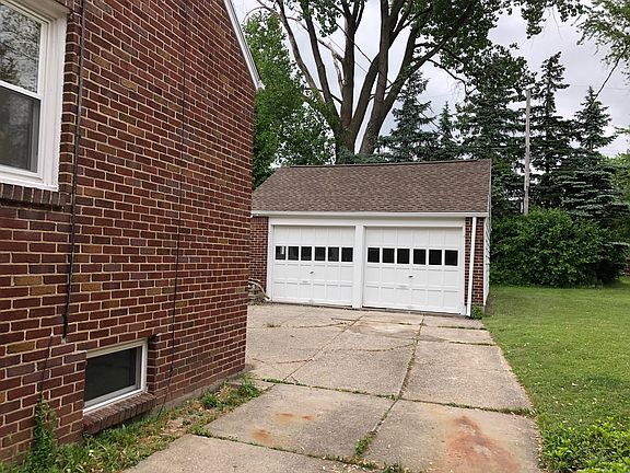 4th image of 95 Bame Ave