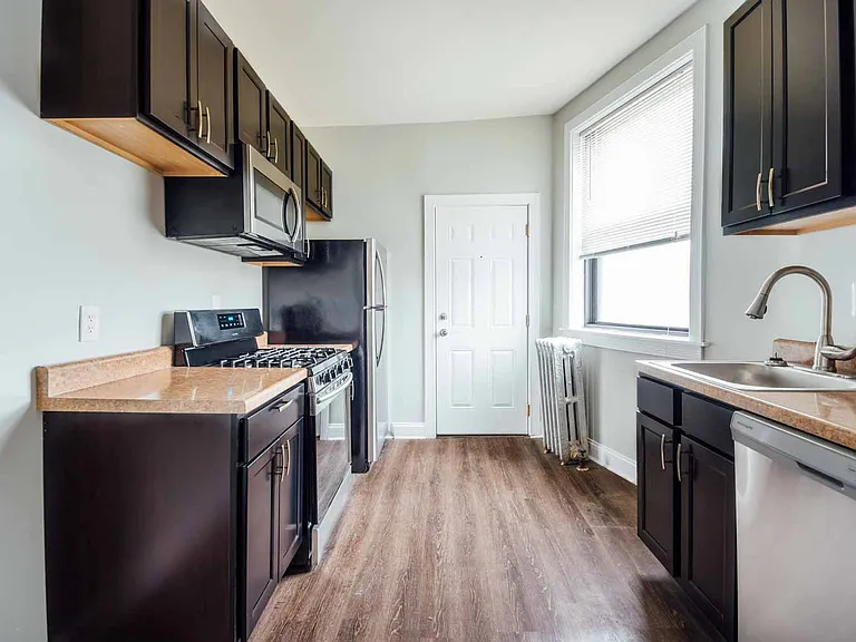 Unit 4E - Updated Kitchen