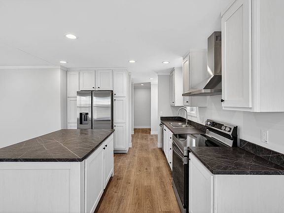 3rd image of 250 Nelle Ave #I