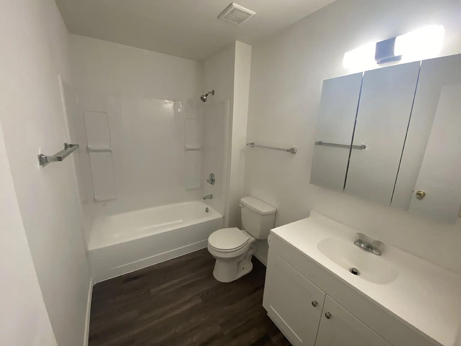 2 bed, 1.0 bath, 900 sqft, $1,125 — Photo 2