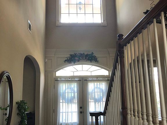 High Ceiling Foyer 