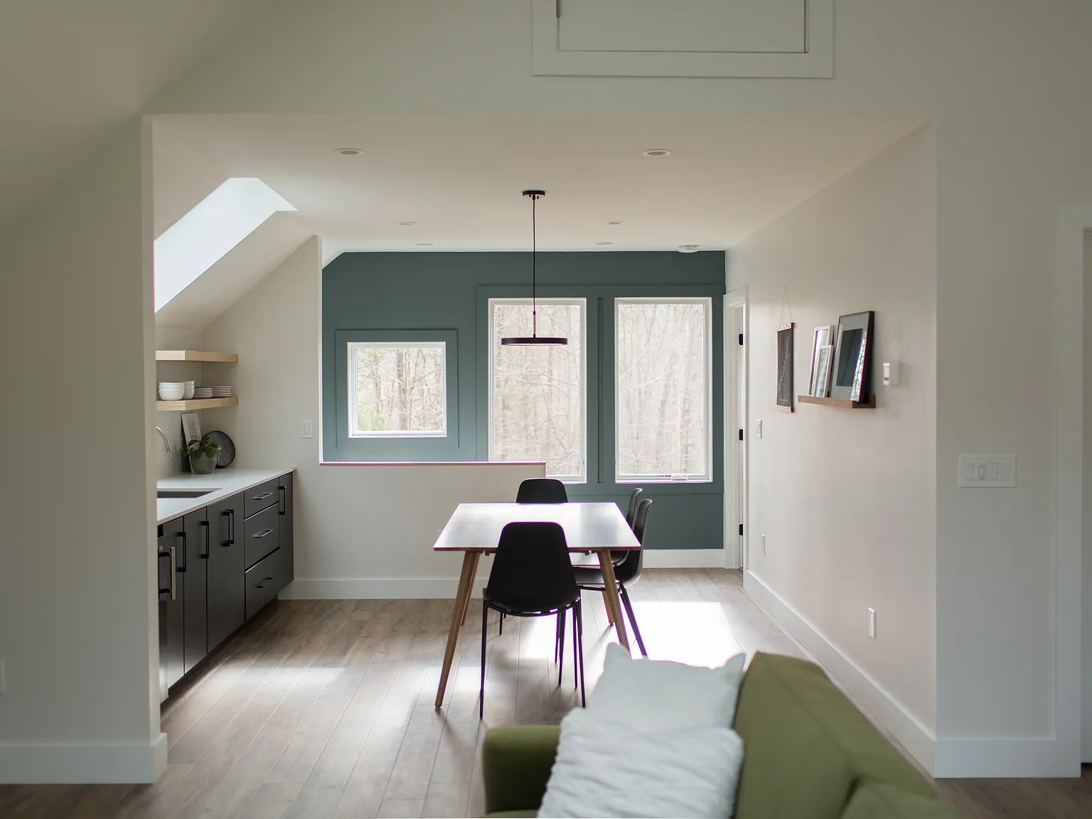 Studio, 700 sqft, $3,000 — Photo 1