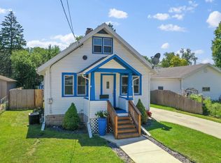 1706 Smith St, Green Bay, WI 54302