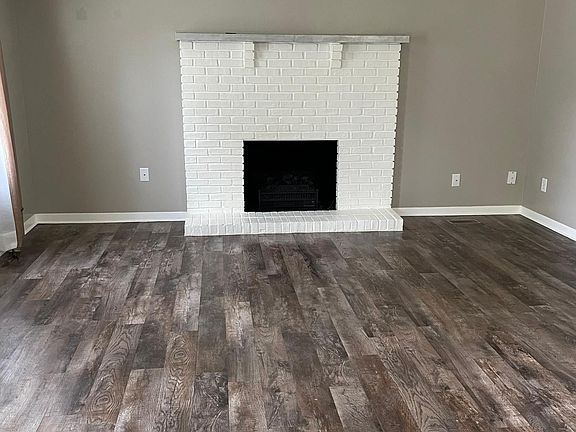 3rd image of 1215 Timberlane Dr