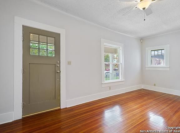5th image of 145 E Woodlawn Ave