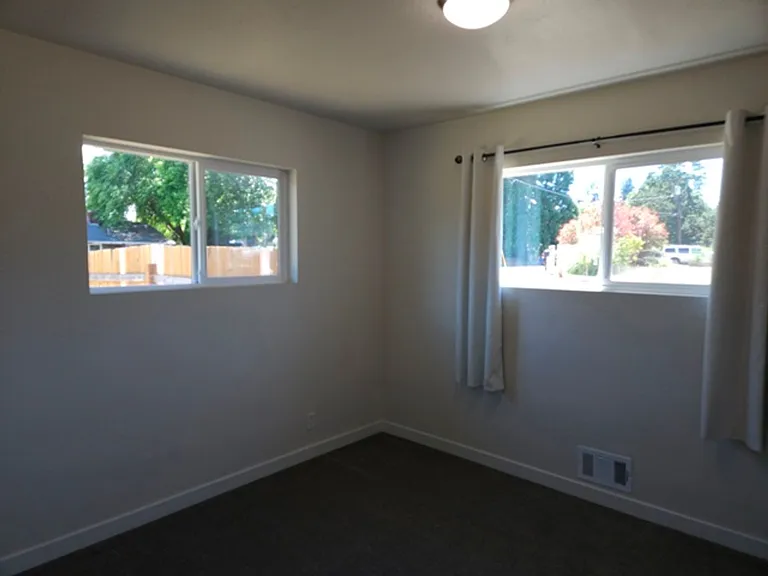 3994 Crestview Dr S — Photo 18